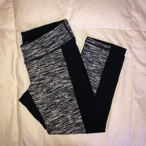 CAbi black and white patterned cropped leggings
